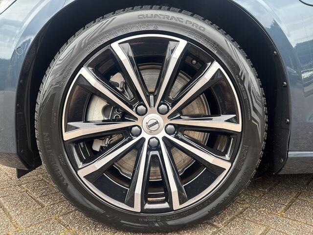 Volvo V60 T6 Plug-in hybrid AWD Plus Dark / Sportstoelen / Panoramadak / 360 camera / Trekhaak semi elektrisch /