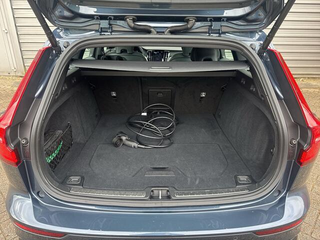 Volvo V60 T6 Plug-in hybrid AWD Plus Dark / Sportstoelen / Panoramadak / 360 camera / Trekhaak semi elektrisch /