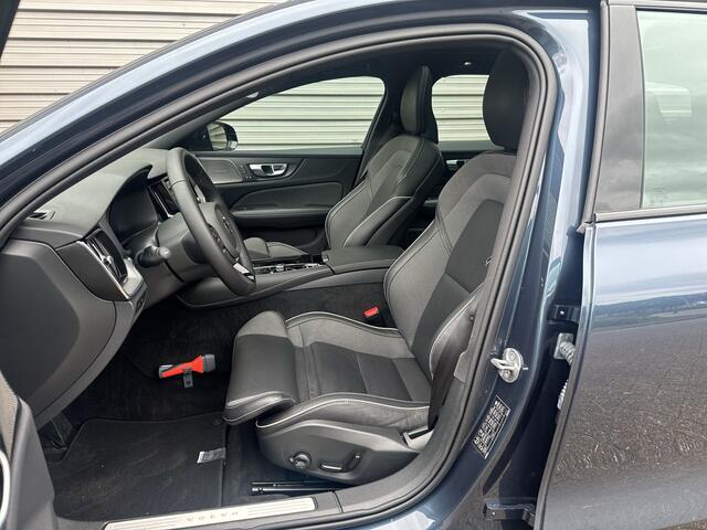 Volvo V60 T6 Plug-in hybrid AWD Plus Dark / Sportstoelen / Panoramadak / 360 camera / Trekhaak semi elektrisch /