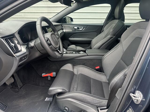 Volvo V60 T6 Plug-in hybrid AWD Plus Dark / Sportstoelen / Panoramadak / 360 camera / Trekhaak semi elektrisch /