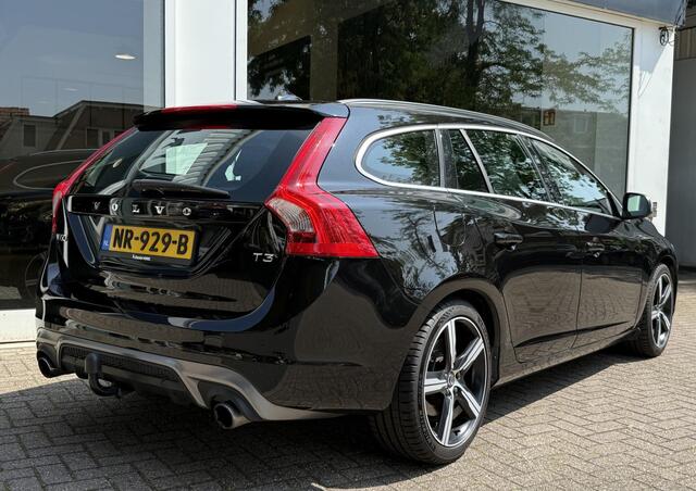 Volvo V60 1.5 T3 R-Design Aut. |Navi|Xenon|Trekhaak|