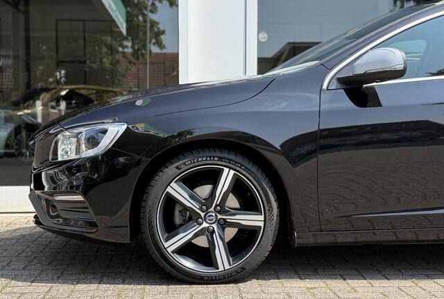 Volvo V60 1.5 T3 R-Design Aut. |Navi|Xenon|Trekhaak|
