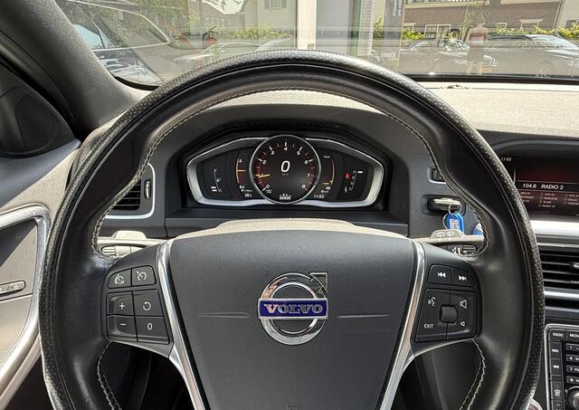 Volvo V60 1.5 T3 R-Design Aut. |Navi|Xenon|Trekhaak|
