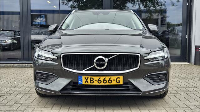 Volvo V60 2.0 D3 Momentum + HARMAN KARDON + ADAPT CRUISE + VOLLEER