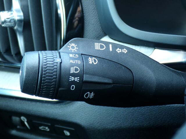 Volvo V60 2.0 T8 Recharge AWD R-Design, Trekhaak / Leder / Elektr. Schuifdak / Harman Kardon / Camera + Sensoren