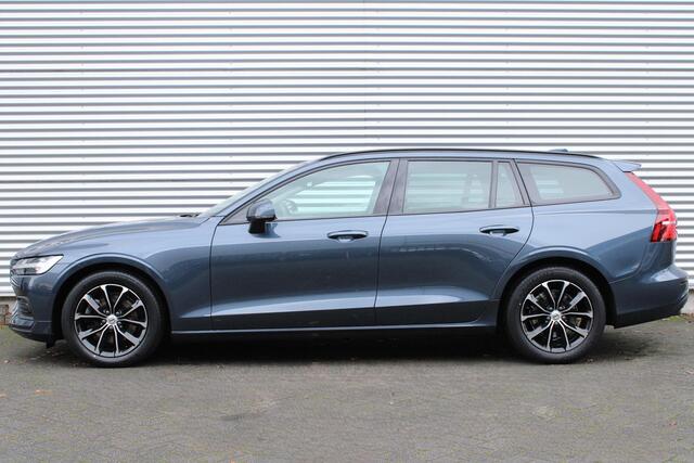 Volvo V60 B3 Mild Hybrid Momentum Advantage | Lederen Bekleding | Adaptieve Cruise Control Met Pilot Assist | Stuurverwarming | Stoelverwarming | Parkeersensoren Voor & Achter | Achteruitrijcamera | DAB+| Apple CarPlay/Android Auto | 17" Lichtmetalen Velgen | Conne