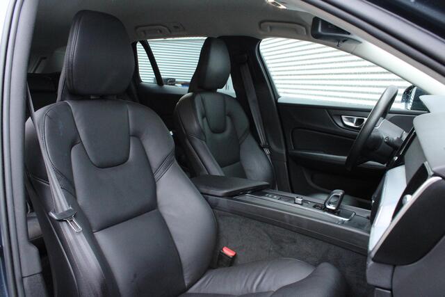 Volvo V60 B3 Mild Hybrid Momentum Advantage | Lederen Bekleding | Adaptieve Cruise Control Met Pilot Assist | Stuurverwarming | Stoelverwarming | Parkeersensoren Voor & Achter | Achteruitrijcamera | DAB+| Apple CarPlay/Android Auto | 17" Lichtmetalen Velgen | Conne
