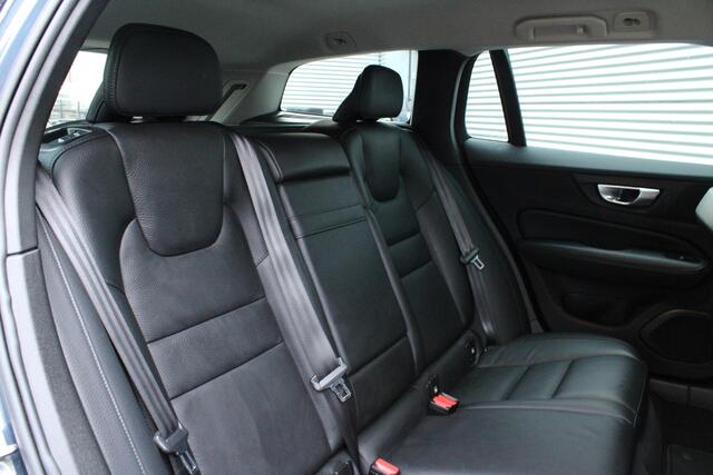 Volvo V60 B3 Mild Hybrid Momentum Advantage | Lederen Bekleding | Adaptieve Cruise Control Met Pilot Assist | Stuurverwarming | Stoelverwarming | Parkeersensoren Voor & Achter | Achteruitrijcamera | DAB+| Apple CarPlay/Android Auto | 17" Lichtmetalen Velgen | Conne