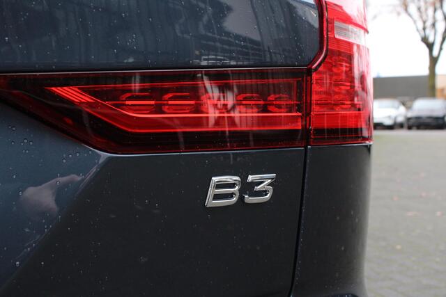 Volvo V60 B3 Mild Hybrid Momentum Advantage | Lederen Bekleding | Adaptieve Cruise Control Met Pilot Assist | Stuurverwarming | Stoelverwarming | Parkeersensoren Voor & Achter | Achteruitrijcamera | DAB+| Apple CarPlay/Android Auto | 17" Lichtmetalen Velgen | Conne