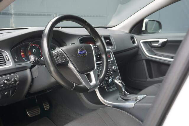Volvo V60 2.0 D3 Kinetic | Cruise Control | Navigatie | 18'' LM | Airco | PDC |
