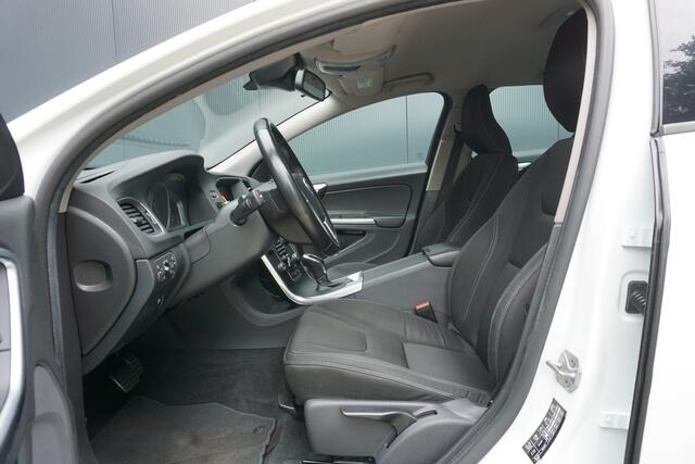 Volvo V60 2.0 D3 Kinetic | Cruise Control | Navigatie | 18'' LM | Airco | PDC |