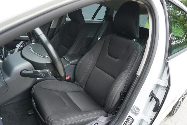 Volvo V60 2.0 D3 Kinetic | Cruise Control | Navigatie | 18'' LM | Airco | PDC |