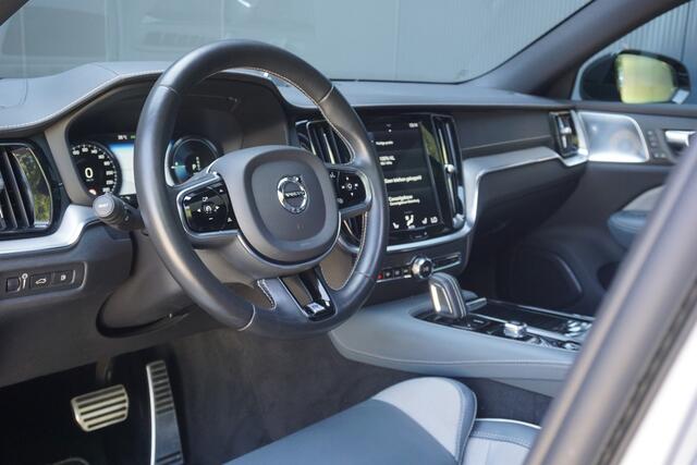 Volvo V60 2.0 T6 Twin Engine AWD R-Design | Panoramadak | HUD | ACC | B&W | 360° Camera | Winter Pakket |