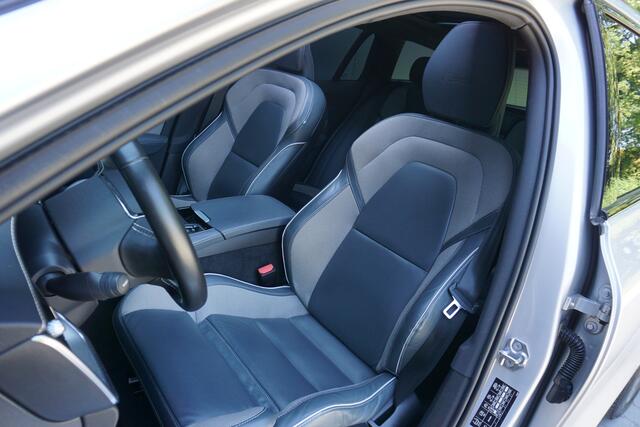 Volvo V60 2.0 T6 Twin Engine AWD R-Design | Panoramadak | HUD | ACC | B&W | 360° Camera | Winter Pakket |
