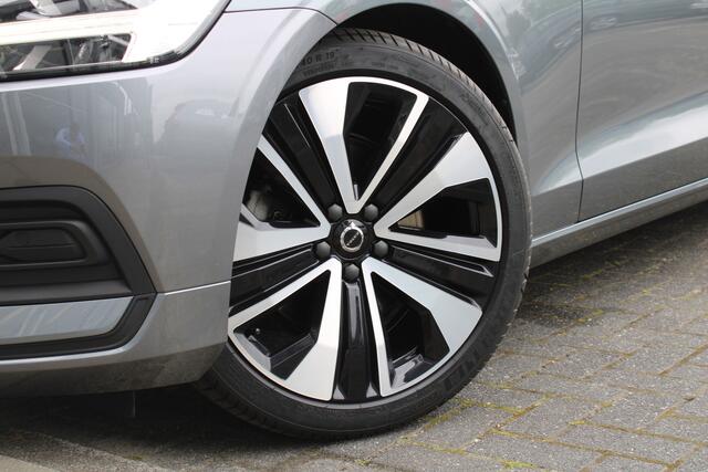 Volvo V60 T4 Automaat Momentum Pro | Verw. Stoelen & stuurwiel | 19" LMV | Verw. Achterbank | Standkachel