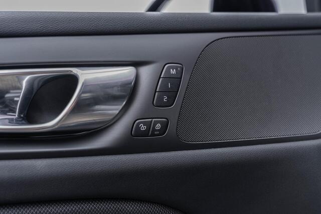 Volvo V60 T6 Plug-in hybrid Long Range AWD Plus Dark | Longe Range | 360 Camera | Sportstoelen | Adaptieve Cruise | Stoel-/Stuurverwarming | Memory | Verwarmbare voorruit | Getint Glas | Park Assist | Elek. Achterklep | 19" LM