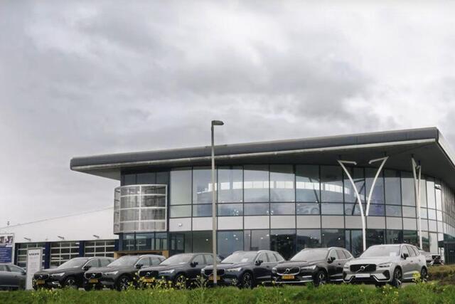 Volvo V60 2.0 T6 Plug-in hybrid AWD Plus Dark
