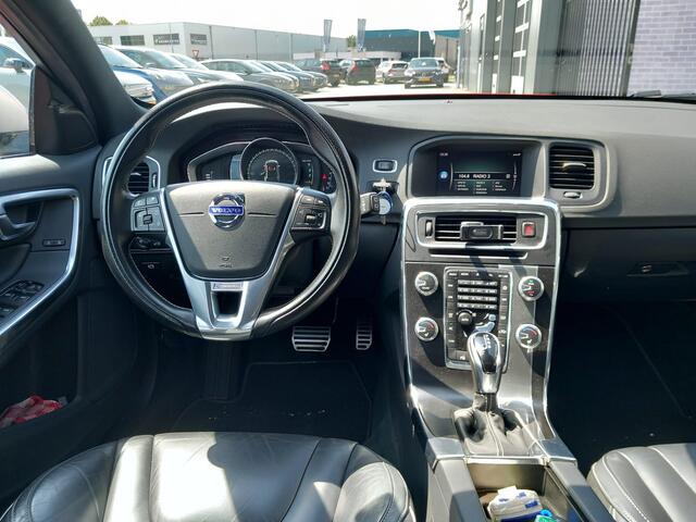 Volvo V60 2.0 D4 Business Sport | Schuif-/Kanteldak | Lederen bekleding | Dealeronderhouden | Cruise Control | Climate Control | Navigatie | Stoelverwarming