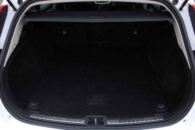 Volvo V60 B3 Automaat Momentum Advantage | Cruise Control | AppleCarplay/Android Auto | PDC achter | 17" LMV