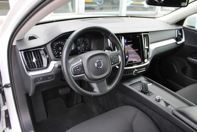 Volvo V60 B3 Automaat Momentum Advantage | Cruise Control | AppleCarplay/Android Auto | PDC achter | 17" LMV
