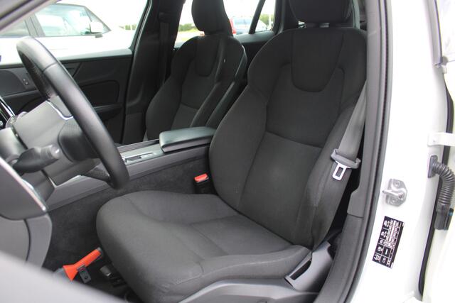 Volvo V60 B3 Automaat Momentum Advantage | Cruise Control | AppleCarplay/Android Auto | PDC achter | 17" LMV