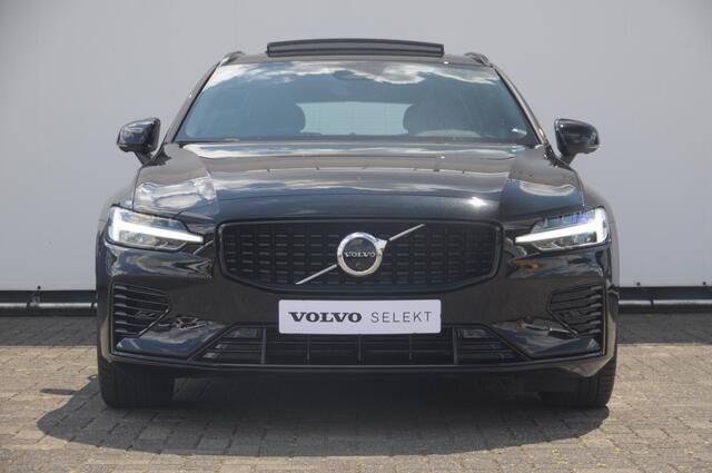 Volvo V60 T6 350PK Automaat AWD Plus Dark / Adaptive cruise control / Elektrische stoelen / Harman Kardon audio / Trekhaak / Pilot assist / BLIS / Stoel en stuur verwarming / Elektrische achterklep / Parkeersensoren met 360 camera / Google infotainment