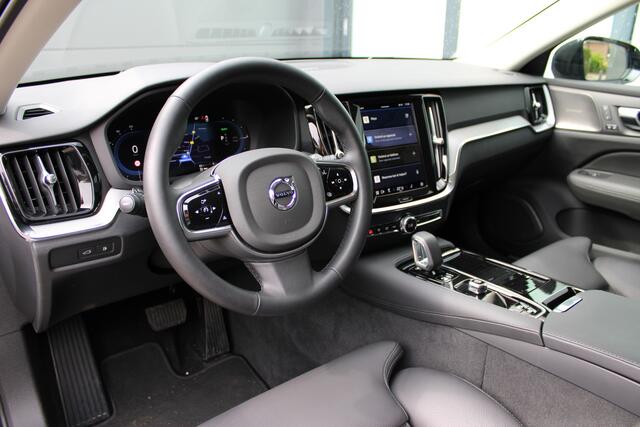 Volvo V60 2.0 T6 Plug-in hybrid AWD Plus Dark | H/K | BLIS | Leder | Pilot Assist | Navigatie