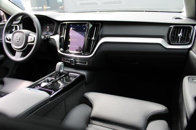 Volvo V60 2.0 T6 Plug-in hybrid AWD Plus Dark | H/K | BLIS | Leder | Pilot Assist | Navigatie