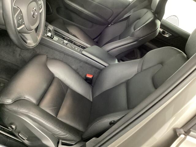 Volvo V60 2.0 B3 Momentum Advantage | LEder | Navi | Trekhaak |