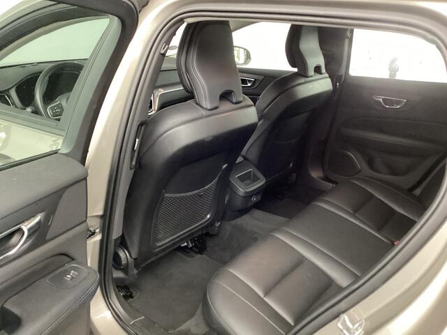 Volvo V60 2.0 B3 Momentum Advantage | LEder | Navi | Trekhaak |