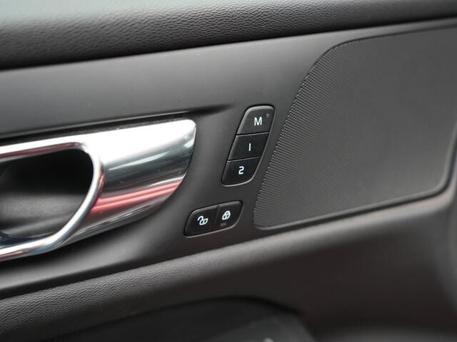 Volvo V60 T6 Twin Engine AWD Inscription Plug In Hybrid 340pk Dealer O.H. PHEV | Panodak | Trekhaak af Fabriek | Lederen Sportstoelen Memory | Apple Carplay | Navigatie | Camera | Virtual | Stoelverwarming |