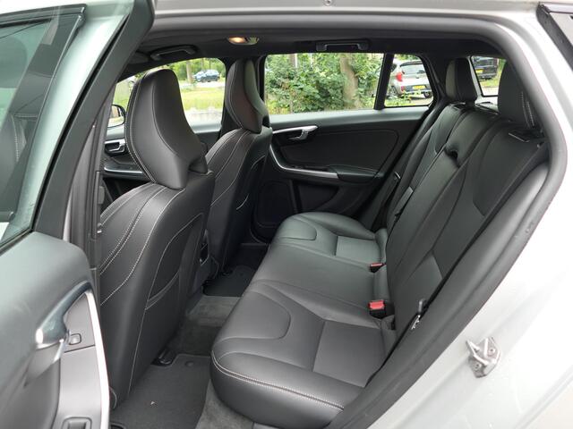 Volvo V60 T2 AUT Polar+ Dynamic 12 MND garantie Schuifdak / DAB+ / Sportleer / Trekhaak