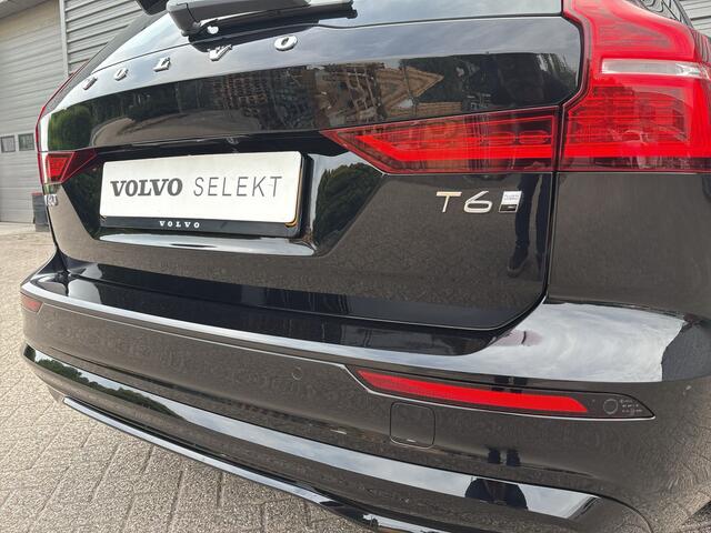 Volvo V60 2.0 T6 Plug-in hybrid AWD Plus Dark / Panorama-dak / Rondom zicht camera / Elektr. inklapbare trekhaak / Elektr. voorstoelen met geheugen /