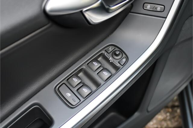 Volvo V60 2.0 T4 R-Design | Dealer O.H. | Schuifdak | Camera |