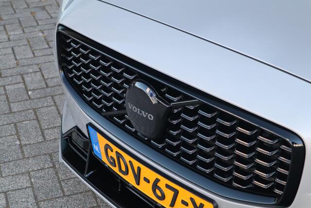 Volvo V60 2.0 T8 Plug-in hybrid AWD Ultimate Dark | Heico achterskirt/ uitlaattips| Black Edition| Polestar Engineered Optimisation | 20"| Exterieur styling kit| Harman Kardon Audio| Schuif-/ kanteldak| Head-up Display|