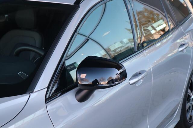 Volvo V60 2.0 T8 Plug-in hybrid AWD Ultimate Dark | Heico achterskirt/ uitlaattips| Black Edition| Polestar Engineered Optimisation | 20"| Exterieur styling kit| Harman Kardon Audio| Schuif-/ kanteldak| Head-up Display|