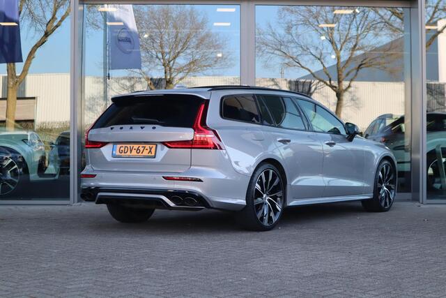 Volvo V60 2.0 T8 Plug-in hybrid AWD Ultimate Dark | Heico achterskirt/ uitlaattips| Black Edition| Polestar Engineered Optimisation | 20"| Exterieur styling kit| Harman Kardon Audio| Schuif-/ kanteldak| Head-up Display|
