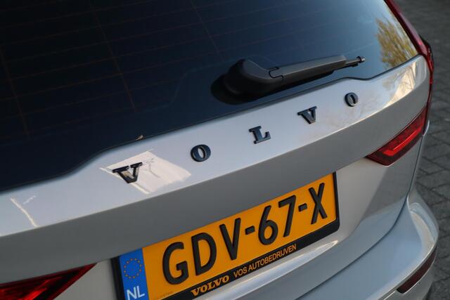 Volvo V60 2.0 T8 Plug-in hybrid AWD Ultimate Dark | Heico achterskirt/ uitlaattips| Black Edition| Polestar Engineered Optimisation | 20"| Exterieur styling kit| Harman Kardon Audio| Schuif-/ kanteldak| Head-up Display|