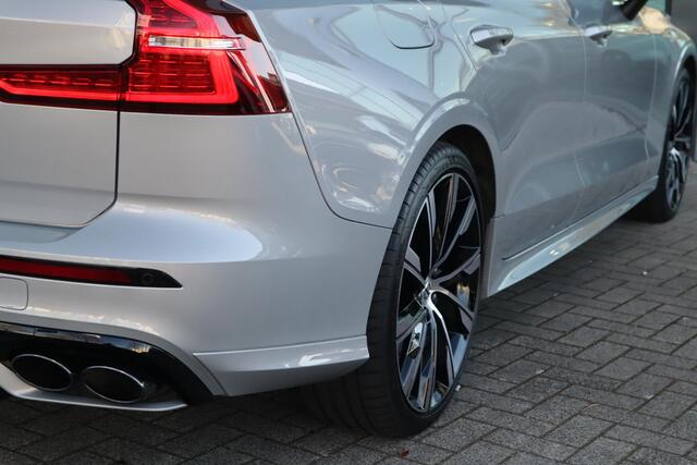 Volvo V60 2.0 T8 Plug-in hybrid AWD Ultimate Dark | Heico achterskirt/ uitlaattips| Black Edition| Polestar Engineered Optimisation | 20"| Exterieur styling kit| Harman Kardon Audio| Schuif-/ kanteldak| Head-up Display|