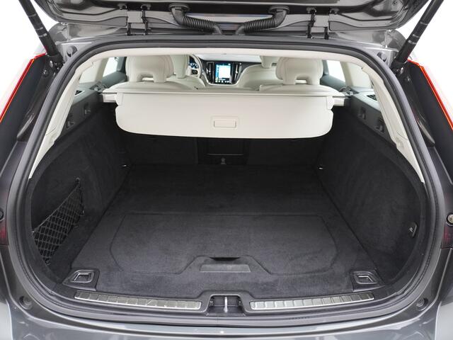 Volvo V60 2.0B3 AUT-7 177PK Inscription Leer MHEV Apple Carplay Android Auto Harman&Kardon Prem.Aurdio Camera Adap.Cruise Elek.Stoelen Stuur+Stoelverwarming Navi Ecc Cruise Control DAB+ PDC Lane Assist Road Sign Info Lmv 18" Led Elek. Achterklep Regen-Lichtsensor C