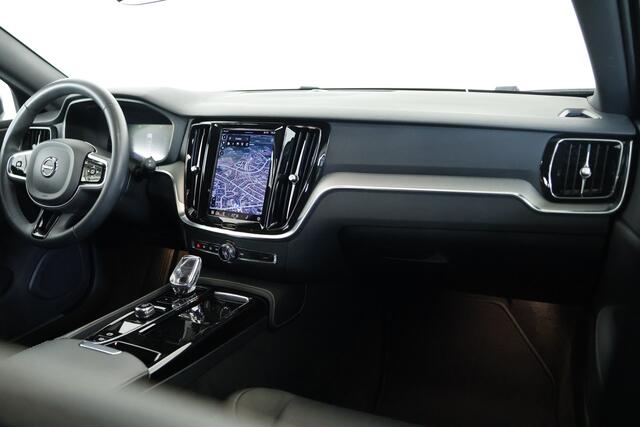 Volvo V60 2.0 T6 Plug-in hybrid AWD Plus Dark / LED / Leder / Cam / CarPlay / Google