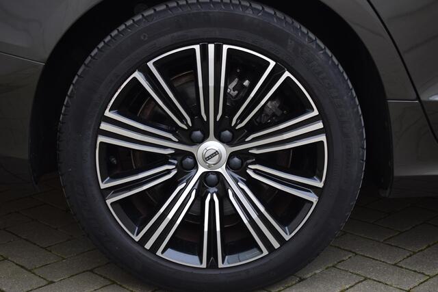 Volvo V60 T8 390PK Automaat Plug-in hybrid AWD Inscription Cruise control/ Climate control/ On Call/ Trekhaak/ Parkeersensoren met camera/ Navigatie/ Elektrische achterklep/ Elektrische stoel