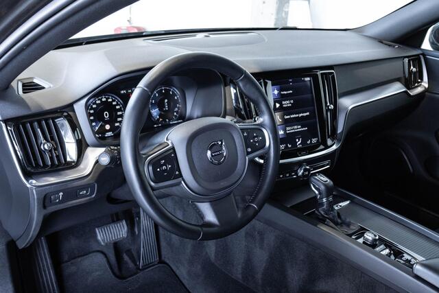 Volvo V60 Automaat Momentum Pro | 19'' Lichtmetalen velgen | Dealer onderhouden | Parkeersensoren voor + achter | Parkeercamera | Navigatie