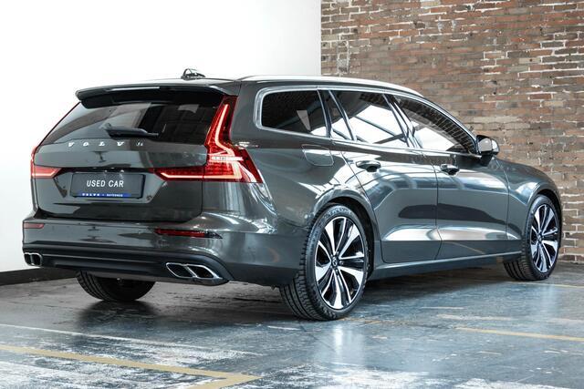 Volvo V60 Automaat Momentum Pro | 19'' Lichtmetalen velgen | Dealer onderhouden | Parkeersensoren voor + achter | Parkeercamera | Navigatie