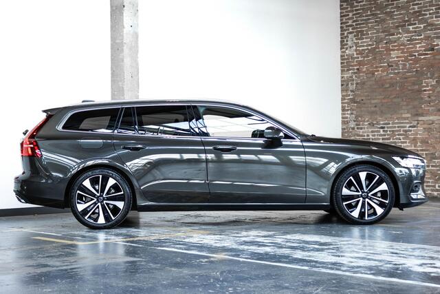 Volvo V60 Automaat Momentum Pro | 19'' Lichtmetalen velgen | Dealer onderhouden | Parkeersensoren voor + achter | Parkeercamera | Navigatie