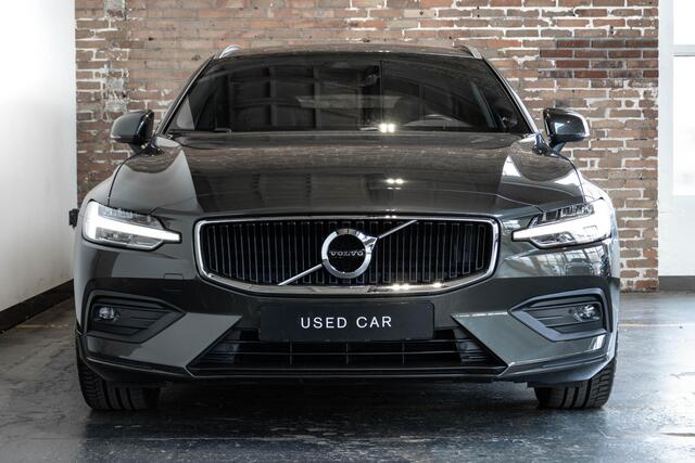 Volvo V60 Automaat Momentum Pro | 19'' Lichtmetalen velgen | Dealer onderhouden | Parkeersensoren voor + achter | Parkeercamera | Navigatie