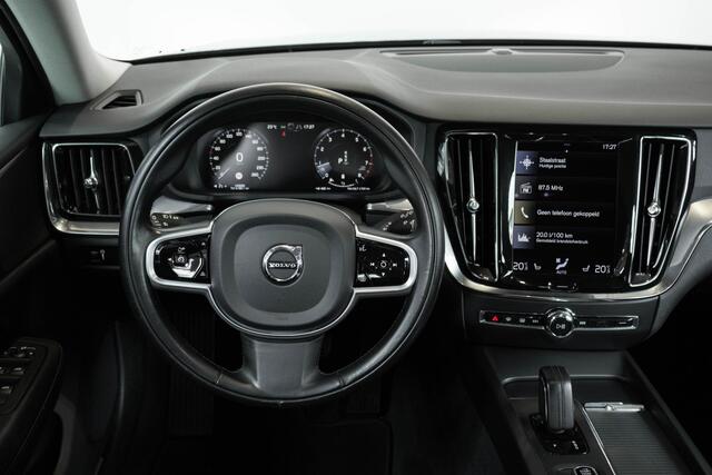Volvo V60 B3 Automaat Momentum Advantage | Dealer onderhouden | Parkeersensoren voor + achter | Parkeercamera | 17'' Lichtmetalen velgen | Stoel + stuurwielverwarming | Navigatie | Trekhaak
