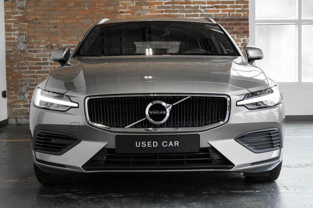 Volvo V60 T6 Twin Engine AWD Momentum Pro | Wegklapbare trekhaak | Panoramadak | Stoelverwarming voor + achter | BLIS | Adaptive Cruise Control | Harman Kardon Premium Audio | Keyles Entree | Parkeersensoren voor + achter | Verwarmbaar stuurwiel | Dealeronderhouden