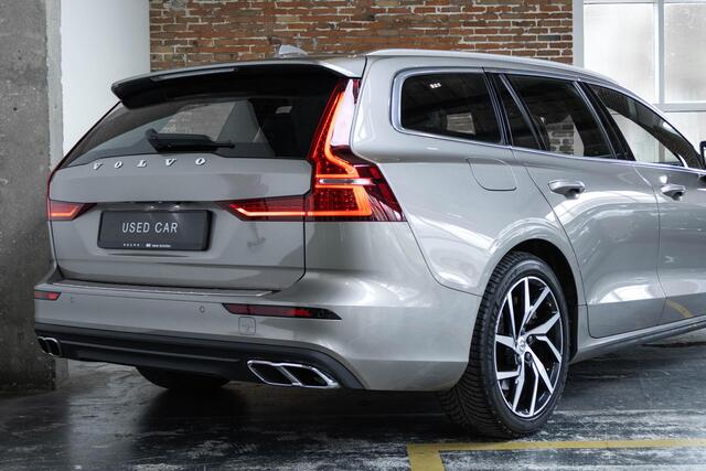 Volvo V60 T6 Twin Engine AWD Momentum Pro | Wegklapbare trekhaak | Panoramadak | Stoelverwarming voor + achter | BLIS | Adaptive Cruise Control | Harman Kardon Premium Audio | Keyles Entree | Parkeersensoren voor + achter | Verwarmbaar stuurwiel | Dealeronderhouden