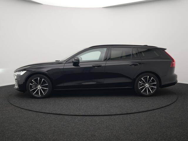 Volvo V60 T6 Plus Dark AWD Plug In Hybrid 340pk Dealer O.H PHEV | Trekhaak Af Fabriek | Adaptive Cruise | Camera | Lederen Sportstoelen Memory & Verwarmd | Google Assistant & Maps | Apple Carplay | Pilot Assist | Blis | Virtual | Navigatie | DAB |